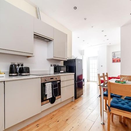 Spacious Retreat 2-Bed In Popular Camden Town Лондон Екстер'єр фото