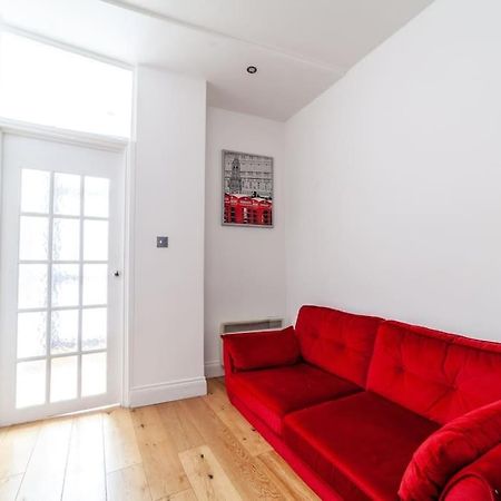Spacious Retreat 2-Bed In Popular Camden Town Лондон Екстер'єр фото