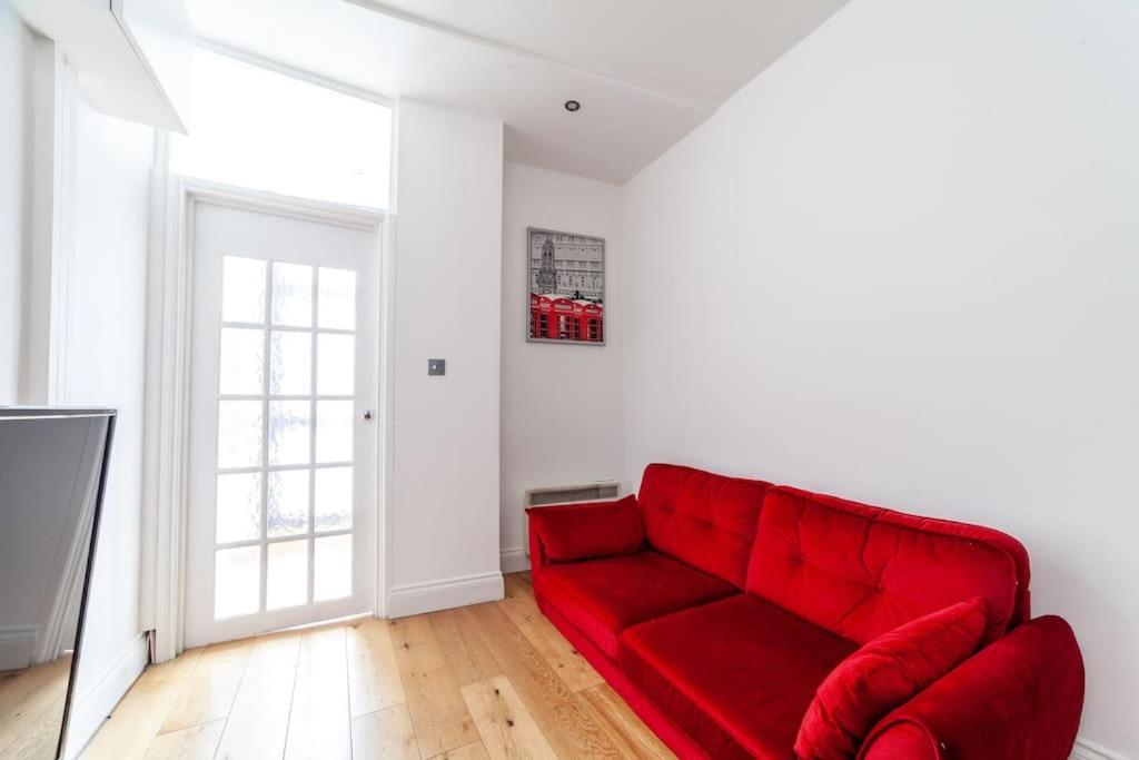 Spacious Retreat 2-Bed In Popular Camden Town Лондон Екстер'єр фото