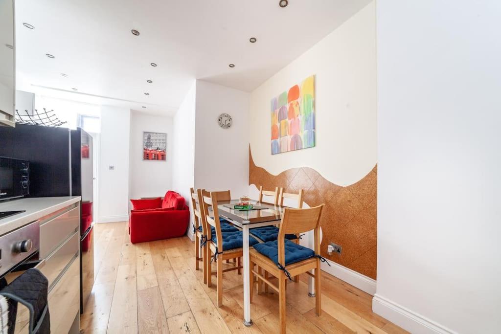 Spacious Retreat 2-Bed In Popular Camden Town Лондон Екстер'єр фото